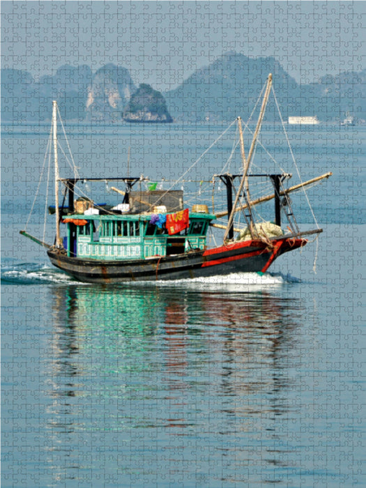 Fischerboot in der Ha Long Bucht, Vietnam 2000 Teile Puzzle hoch - CALVENDO Foto-Puzzle'