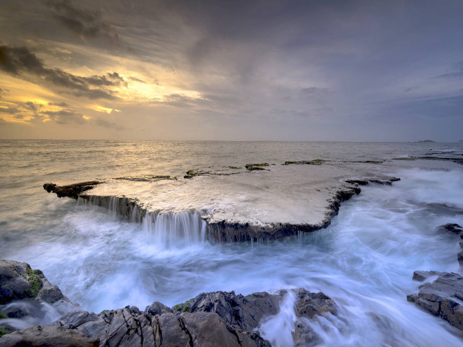 Steinige Küste in der Abendsonne - CALVENDO Foto-Puzzle