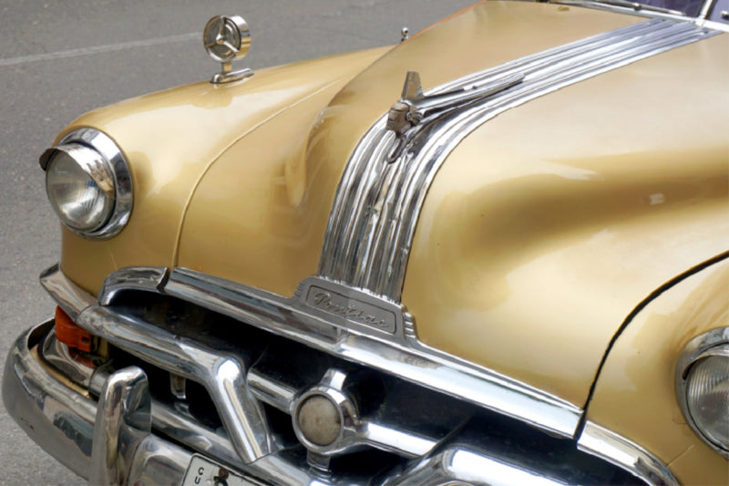 Premium Textil-Leinwand Premium Textil-Leinwand 120 cm x 80 cm quer Ein goldfarbener Pontiac Chieftain in Kuba