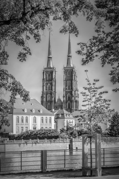 Toile textile haut de gamme Toile textile haut de gamme 80 cm x 120 cm de haut Cathédrale de Wroclaw en monochrome 