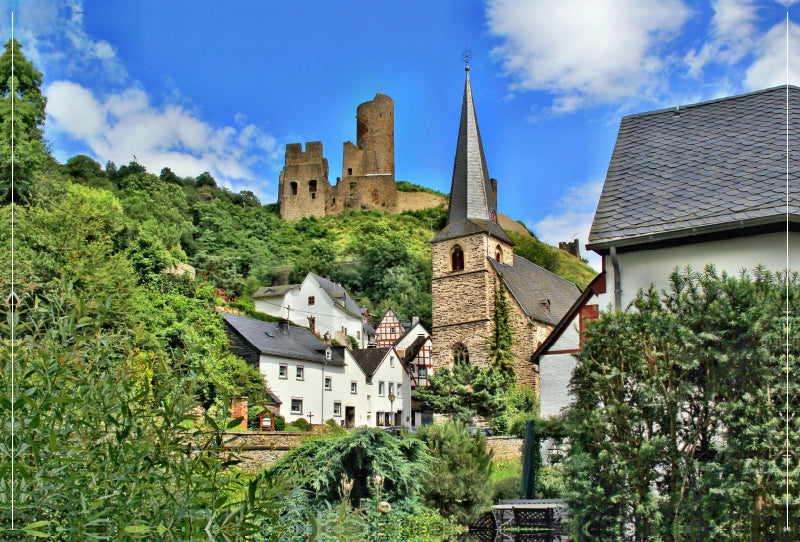 Premium Textil-Leinwand Premium Textil-Leinwand 120 cm x 80 cm quer Blick auf die Dreifaltigkeitskirche und Löwenburg