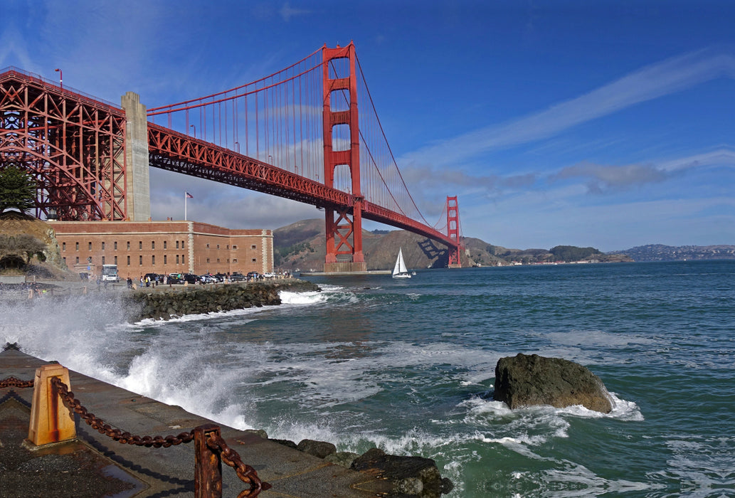 Premium Textil-Leinwand Premium Textil-Leinwand 120 cm x 80 cm quer Eindrucksvolle Golden Gate Bridge mit Fort Point über das Golden Gate in Kalifornien, San Francisco. Amerika, USA, Meer, Wasser, Ruhe, Architektur