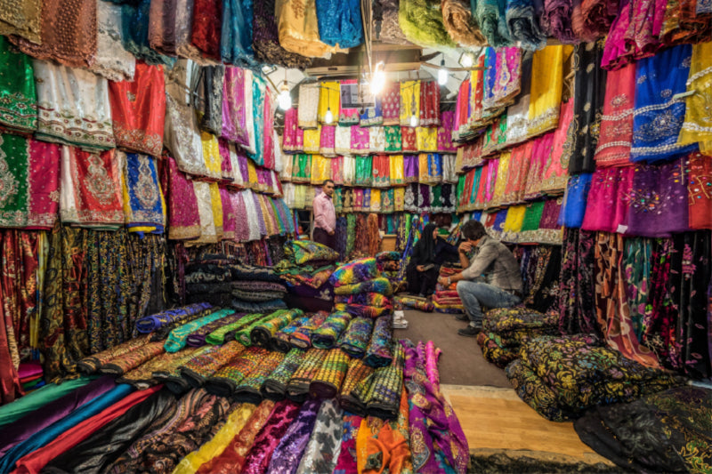 Toile textile premium Toile textile premium 120 cm x 80 cm paysage Marchand de tissus au bazar de Shiraz 