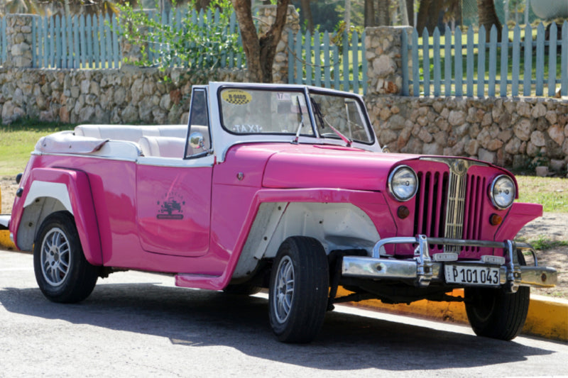 Premium Textil-Leinwand Premium Textil-Leinwand 120 cm x 80 cm quer Der legendäre Jeepster von Willys-Overland auf Kuba