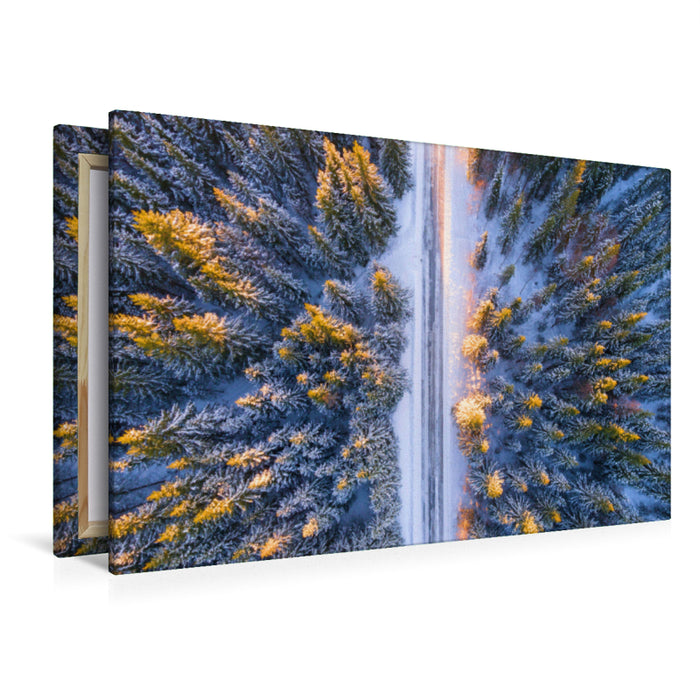 Premium Textil-Leinwand Premium Textil-Leinwand 120 cm x 80 cm quer Winterwald im Morgenlicht aus der Vogelperspektive