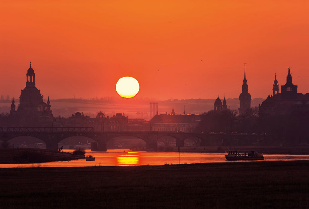 Premium Textil-Leinwand Premium Textil-Leinwand 120 cm x 80 cm quer Sonnenuntergang über der Altstadt Dresden