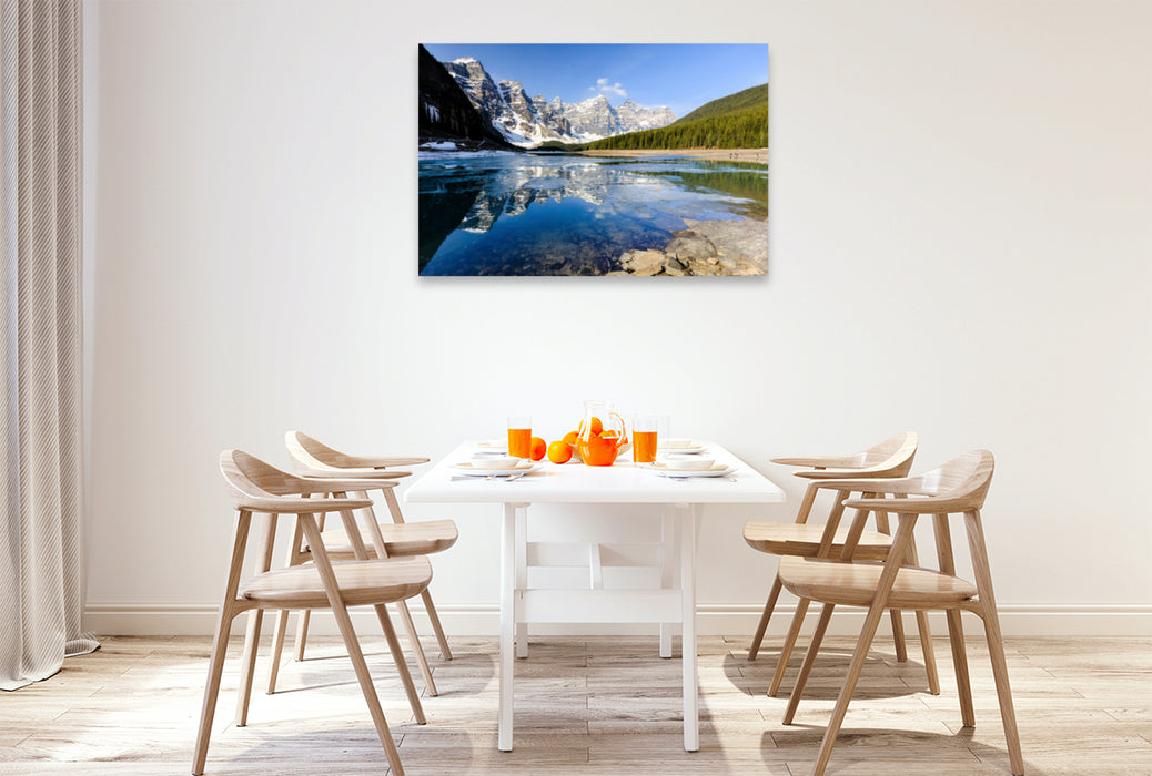 Premium Textil-Leinwand Premium Textil-Leinwand 120 cm x 80 cm quer Moraine Lake, Juwel im Banff NP.