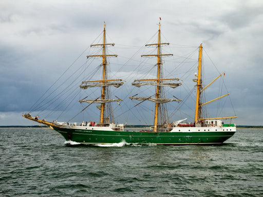 Großsegler "Alexander v. Humboldt II" auf der Ostsee vor Warnemünde, Hanse Sail 2013 - CALVENDO Foto-Puzzle - calvendoverlag 29.99