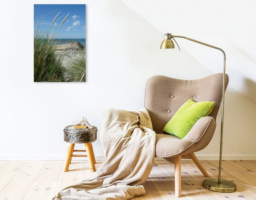 Premium Textil-Leinwand Premium Textil-Leinwand 50 cm x 75 cm hoch Blühender Strandhafer und Blick auf eine Buhne