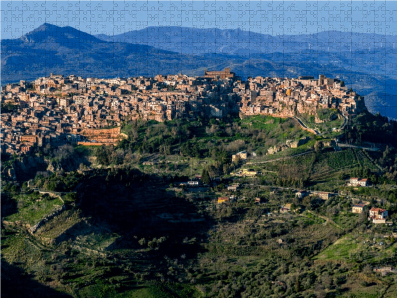Blick auf Calascibetta, von Enna aus gesehen - CALVENDO Foto-Puzzle - calvendoverlag 29.99