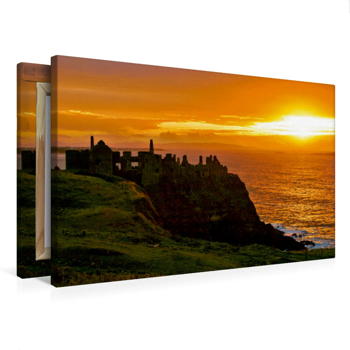 Premium Textil-Leinwand Premium Textil-Leinwand 75 cm x 50 cm quer Sehnsucht Irland - Dunluce Castle im County Antrim bei Sonnenuntergang