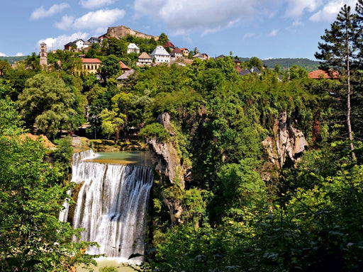 Der Pliva-Wasserfall in Jajce, Zentralbosnien - CALVENDO Foto-Puzzle - calvendoverlag 29.99