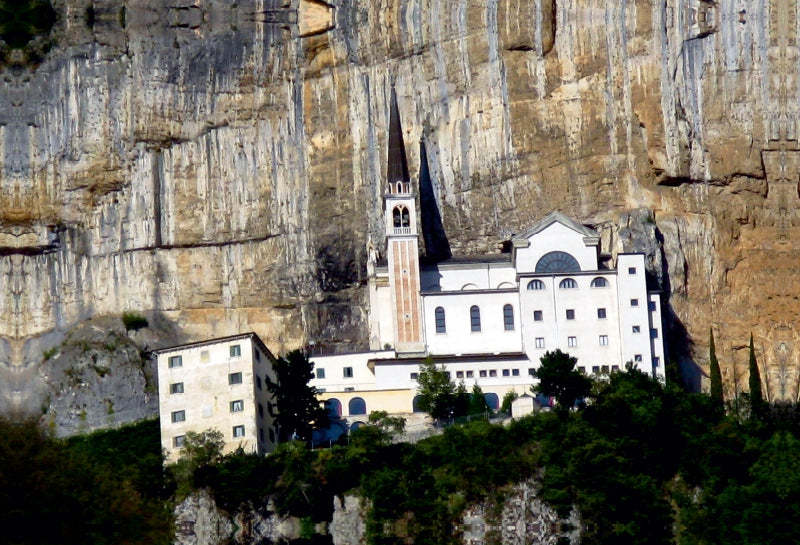 Toile textile haut de gamme Toile textile haut de gamme 90 cm x 60 cm à travers l'église de pèlerinage Madonna della corona 