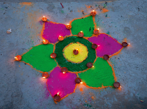 Farbenfrohe Blüte aus Kerzen in Indien - CALVENDO Foto-Puzzle - calvendoverlag 29.99