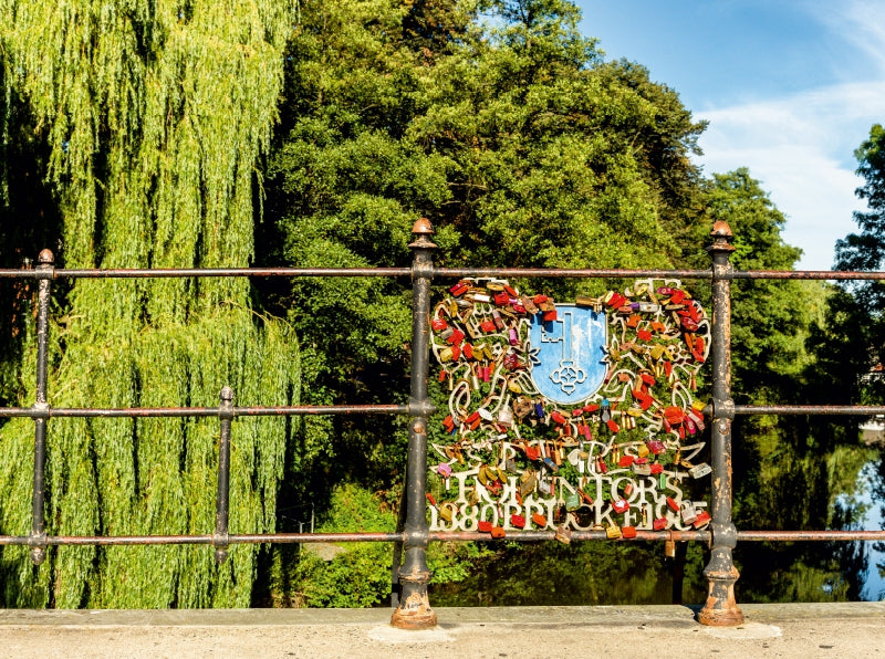 Glücksschlösser an der Brücke Bahnhofsstraße - CALVENDO Foto-Puzzle - calvendoverlag 39.99