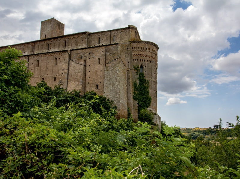 Die Basilika San Pietro (9. Jhd.) steht an der Stelle einer etruskischen Akropolis, Tuscania, Latium, Italien. - CALVENDO Foto-Puzzle - calvendoverlag 39.99