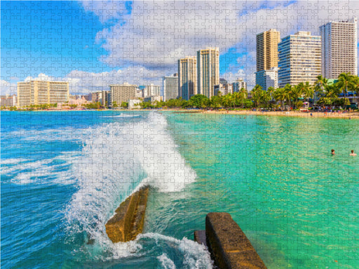 Blick auf Waikiki Beach mit den Hochhäusern von Honolulu im Hintergrund - CALVENDO Foto-Puzzle - calvendoverlag 29.99