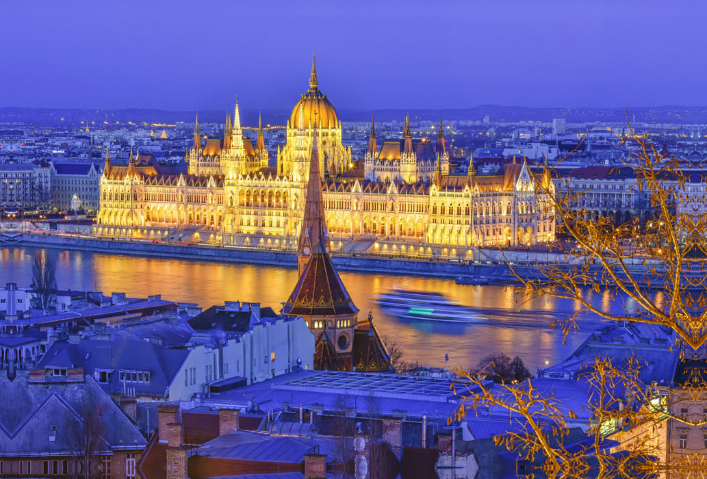 Premium Textil-Leinwand Premium Textil-Leinwand 120 cm x 80 cm quer Traumhafter Blick über die Donau auf das Parlament von der Fischerbastei aus, zur blauen Stunde