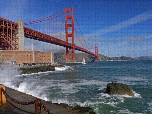 Eindrucksvolle Golden Gate Bridge mit Fort Point über das Golden Gate in Kalifornien, San Francisco. Amerika, USA, Meer, Wasser, Ruhe, Architektur - CALVENDO Foto-Puzzle - calvendoverlag 29.99
