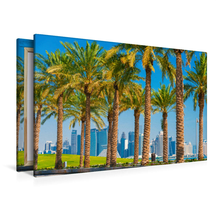 Premium Textil-Leinwand Premium Textil-Leinwand 120 cm x 80 cm quer Blick durch Palmen auf die Skyline