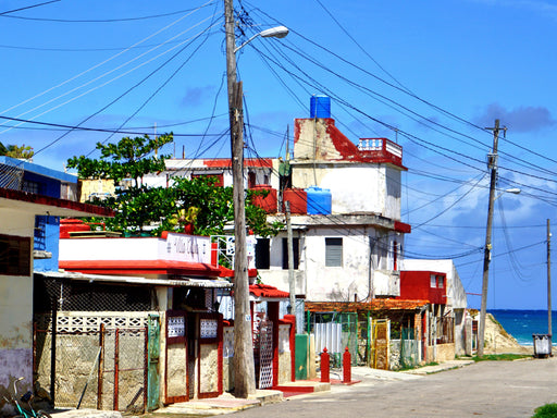 Straße zum Strand der Stadt Guanabo in Kuba - CALVENDO Foto-Puzzle - calvendoverlag 29.99