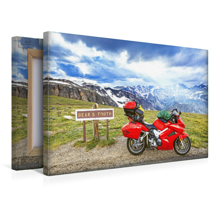 Toile textile haut de gamme Toile textile haut de gamme 45 cm x 30 cm paysage Moto devant les montagnes Beartooth, Wyoming. 