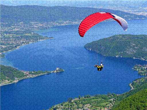 Paragleiter über dem See Lac d'Annecy. - CALVENDO Foto-Puzzle - calvendoverlag 29.99