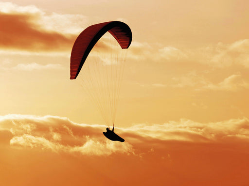 Paragliding im warmen Licht der untergehenden Sonne. - CALVENDO Foto-Puzzle - calvendoverlag 29.99