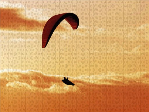 Paragliding im warmen Licht der untergehenden Sonne. - CALVENDO Foto-Puzzle - calvendoverlag 29.99