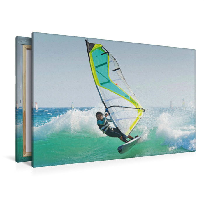 Premium Textil-Leinwand Premium Textil-Leinwand 120 cm x 80 cm quer Sportliche junge Windsurferin in der schäumenden Welle.