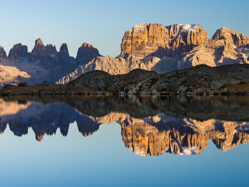 Die Gipfel der Brenta Dolomiten spiegeln sich perfekt im Lago Nero. - CALVENDO Foto-Puzzle - calvendoverlag 29.99
