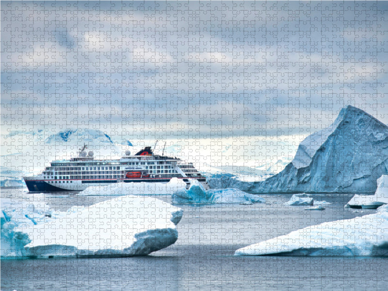 Expeditionsschiff HANSEATIC nature in der Paradies Bucht/ Antarktische Halbinsel. - CALVENDO Foto-Puzzle - calvendoverlag 29.99