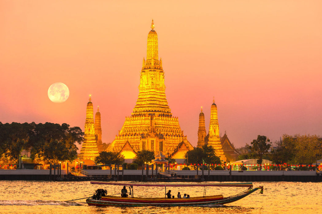 Premium Textil-Leinwand Premium Textil-Leinwand 120 cm x 80 cm quer Aufgehender Mond am Wat Arun in Bangkok