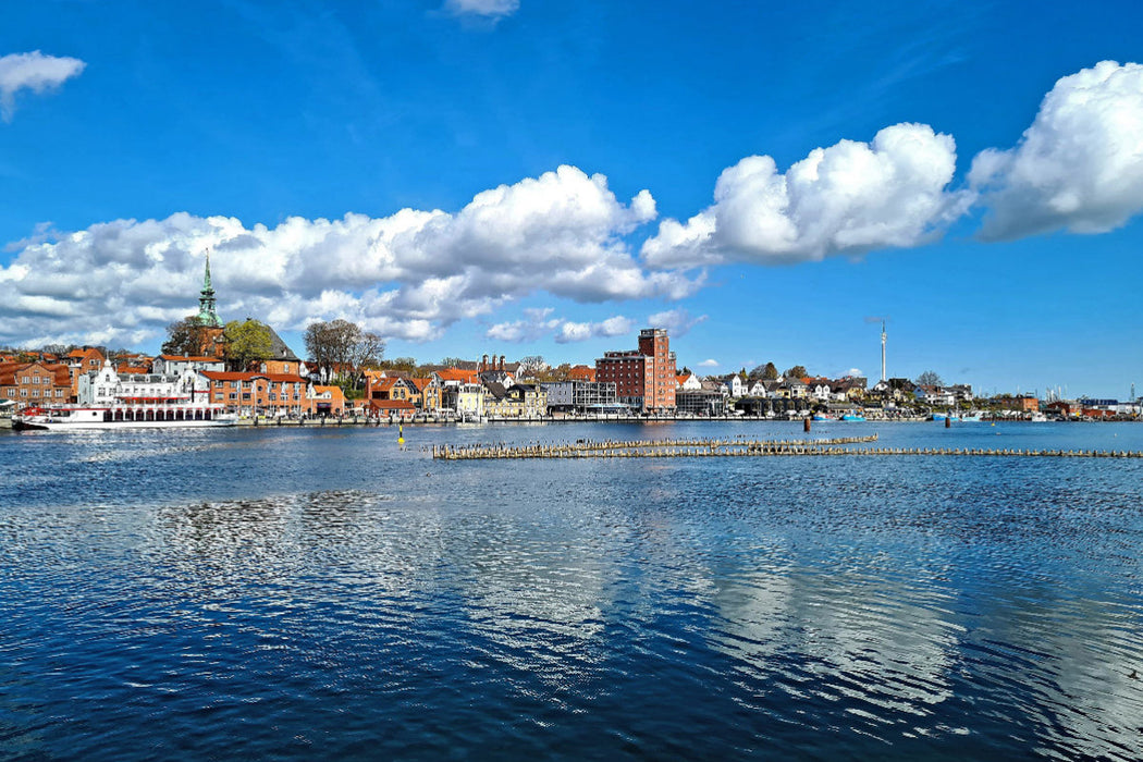 Toile textile haut de gamme Toile textile haut de gamme 120 cm x 80 cm à travers le port de Kappeln avec clôtures à harengs 