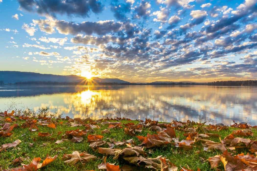 Premium textile canvas Premium textile canvas 120 cm x 80 cm landscape Autumn lights on the lakeshore 