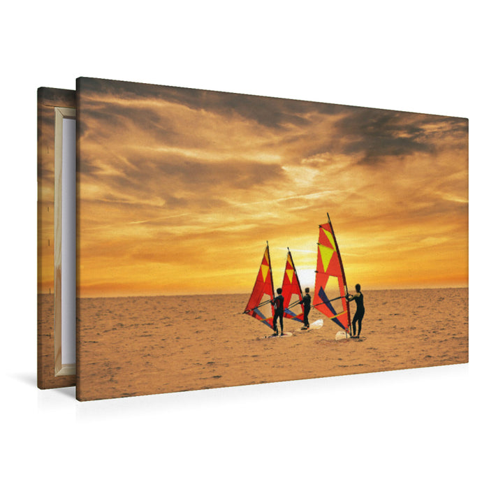 Premium Textil-Leinwand Premium Textil-Leinwand 120 cm x 80 cm quer Surfer im Sonnenuntergang