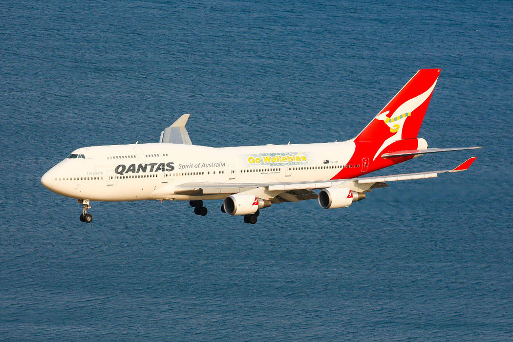 Premium textile canvas Premium textile canvas 120 cm x 80 cm landscape Qantas Boeing 747-400 - YSSY/SYD 