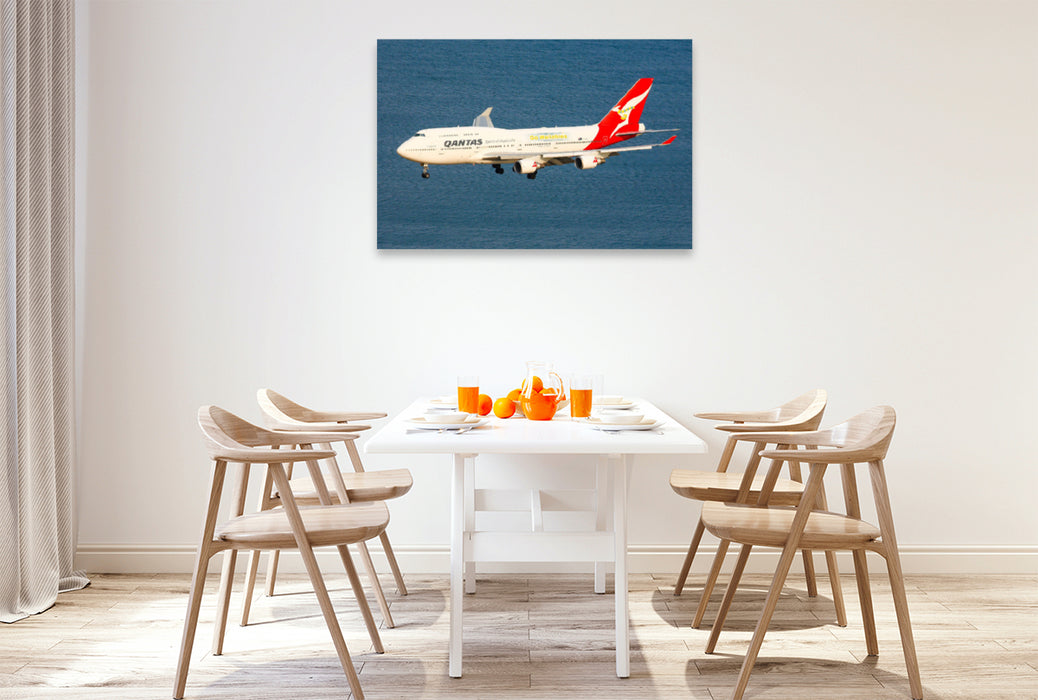 Premium Textil-Leinwand Premium Textil-Leinwand 120 cm x 80 cm quer Qantas Boeing 747-400 - YSSY/SYD