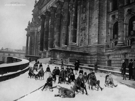 Rodelnde Kinder vor dem Reichstag - CALVENDO Foto-Puzzle - calvendoverlag 29.99