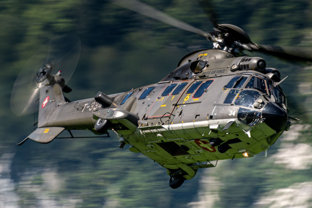 Premium Textil-Leinwand Premium Textil-Leinwand 120 cm x 80 cm quer Eurocopter AS 532 UL Cougar, Swiss Air Force