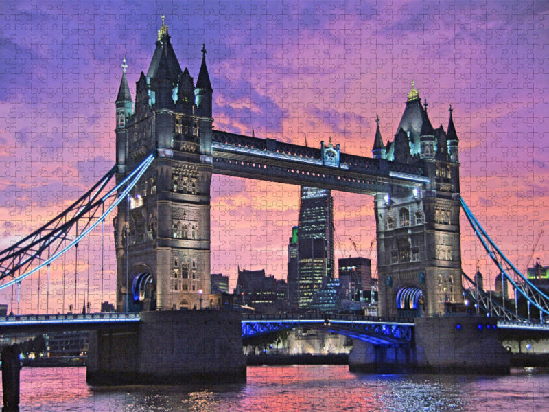 Lila Wolken über der Tower Bridge in London - CALVENDO Foto-Puzzle