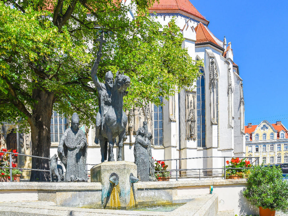 Ansicht auf den gotischen Dom mit Dombrunnen und den drei Bischofsfiguren in der Fuggerstadt Augsburg - CALVENDO Foto-Puzzle