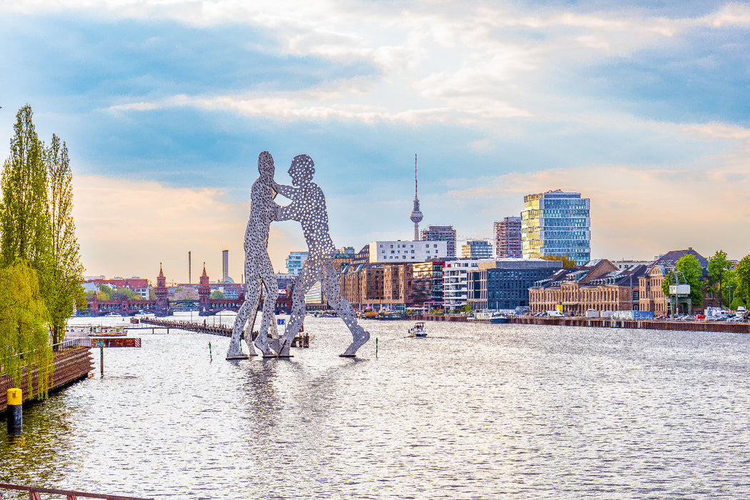 Premium Textil-Leinwand Molecule Man auf der Spree mit Oberbaumbrücke