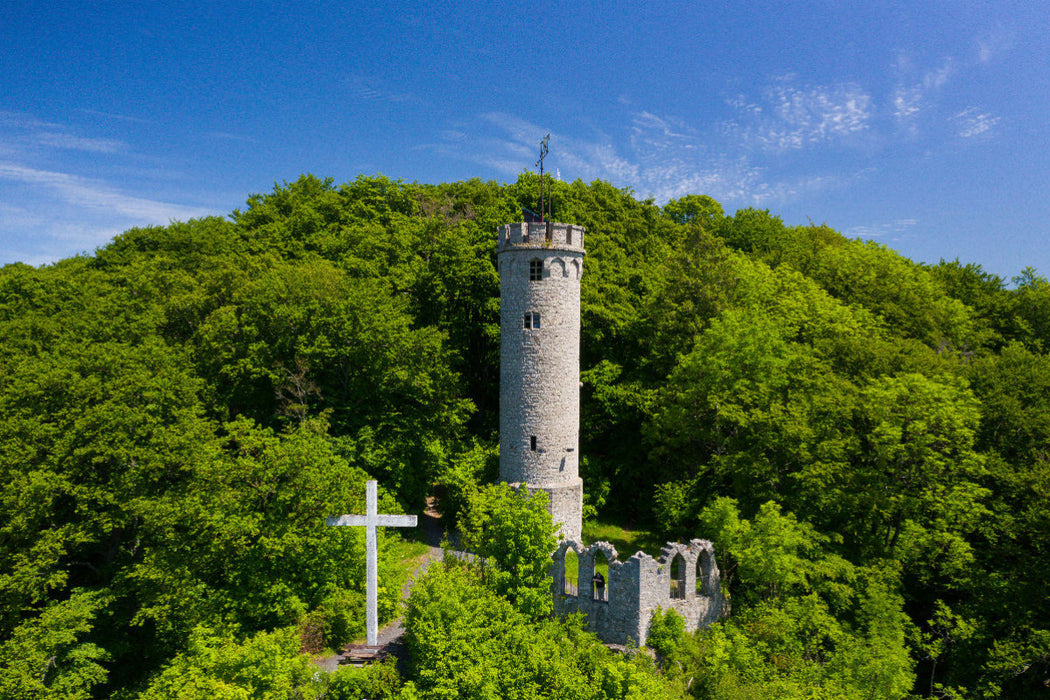 Premium Textil-Leinwand Marsberg, Bilsteinturm (Luftbild)