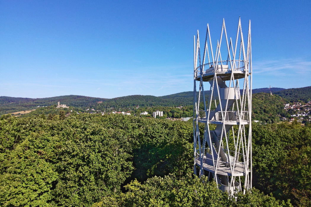 Premium Textil-Leinwand Eindrucksvoll erhebt sich der neue Hardbergturm