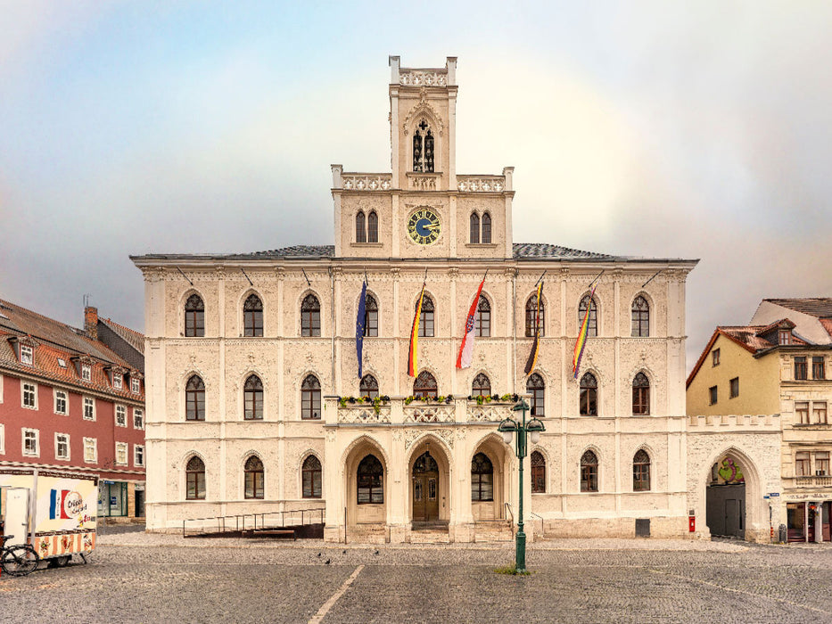 Rathaus am Marktplatz im neugothischem Stil mit Glockenturm. - CALVENDO Foto-Puzzle'