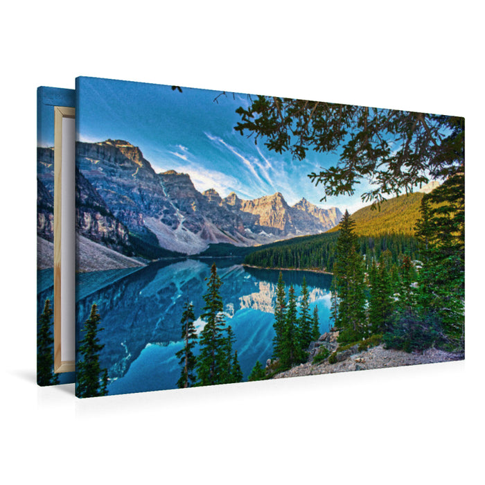 Premium Textil-Leinwand Das beeindruckende Panorama über den Moraine Lake zeigt die ganze Schönheit der kanadischen Rocky Mountains.