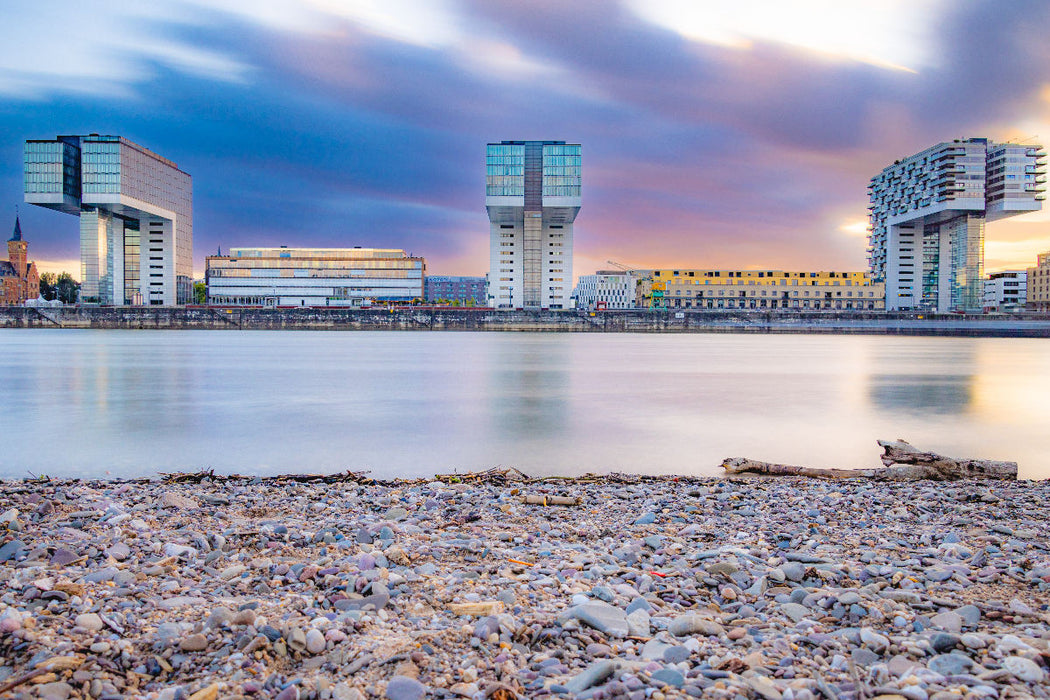 Premium Textil-Leinwand Der Rheinauhafen kurz nach Sonnenuntergang