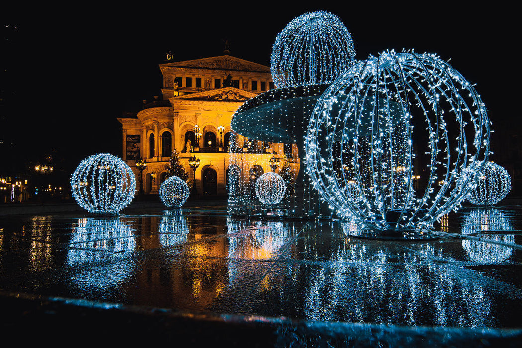 Premium Textil-Leinwand Beleuchtete Alte Oper Frankfurt, Nachtaufnahme mit Weihnachtsbeleuchtung