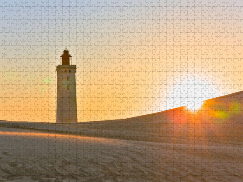 Der alte Leuchtturm von Rubjerg Knude in der Abendsonne - CALVENDO Foto-Puzzle'